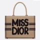 디올 베이지& 블랙 Miss Dior Graffiti 자수 북토트 미디엄 백 (국내배송)
