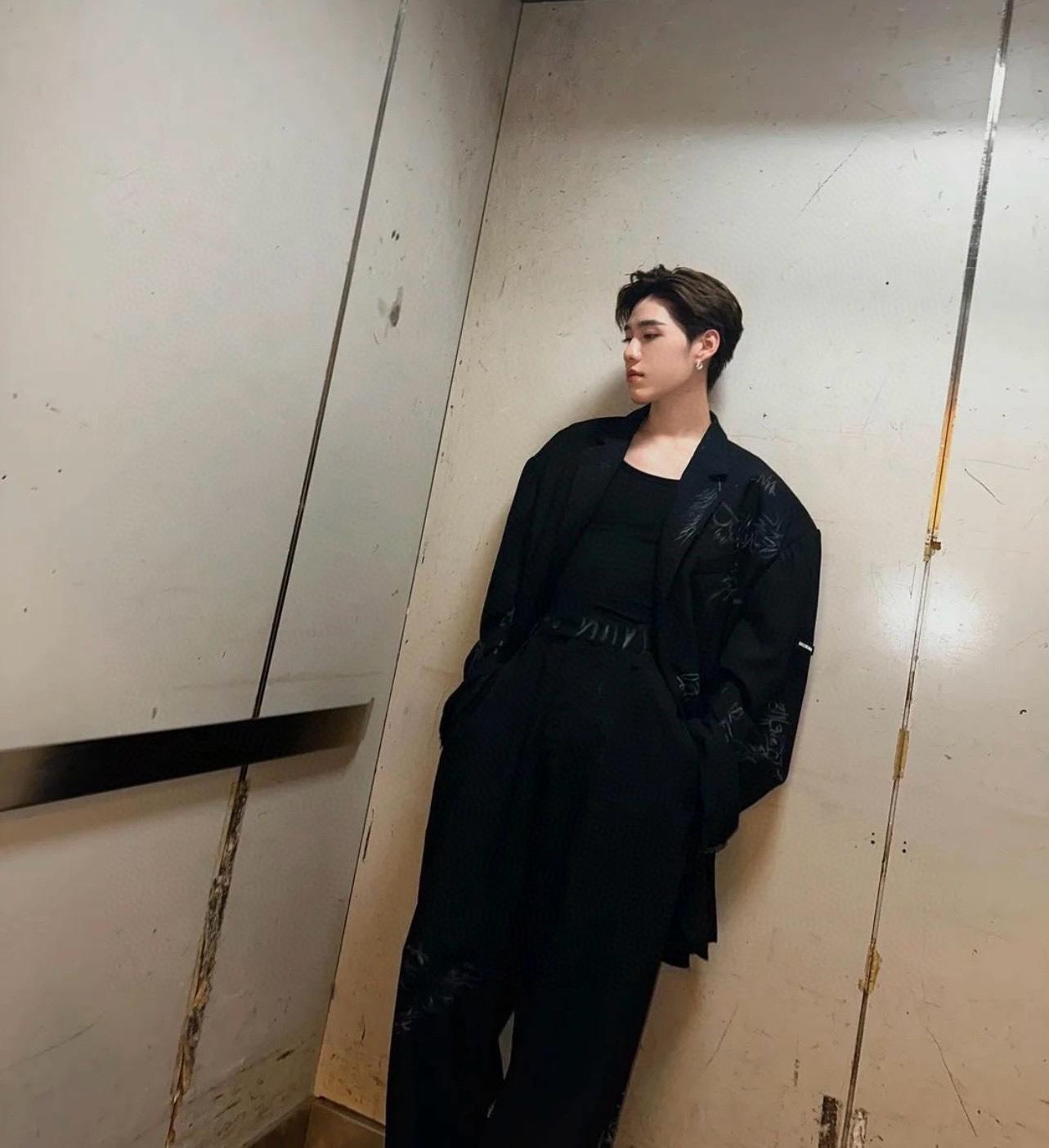 발렌시아가 신상 그래피티 재킷 (해외배송)