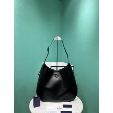 프라다 탑스티치 장식 라지 가죽 숄더백 (해외배송)