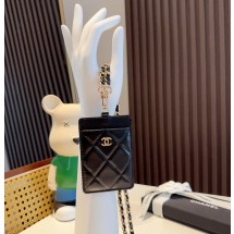 샤넬 다이아몬드 자수 체인 카드홀더 (해외배송)