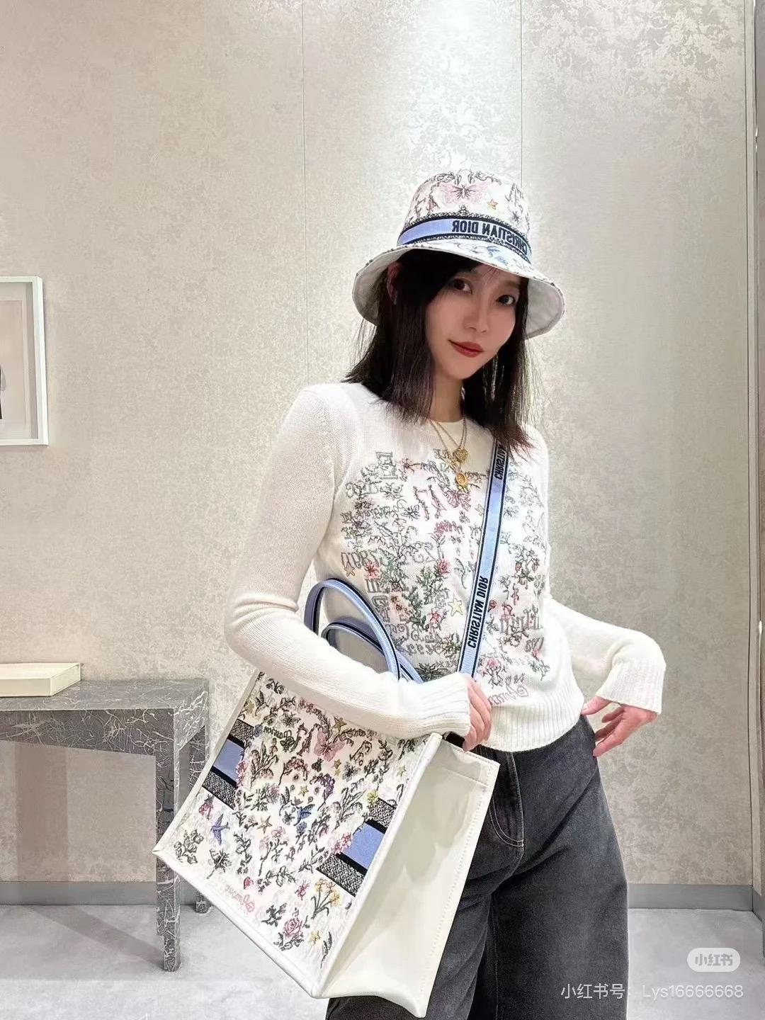 디올 동물과 꽃 자수 스웨터 (해외배송)