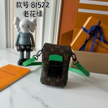 루이비통 S락 버티컬 웨어러블월릿 (국내배송)