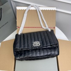 발렌시아가 퀄팅 숄더백 (해외배송)