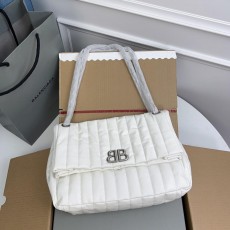 발렌시아가 퀄팅 숄더백 (해외배송)