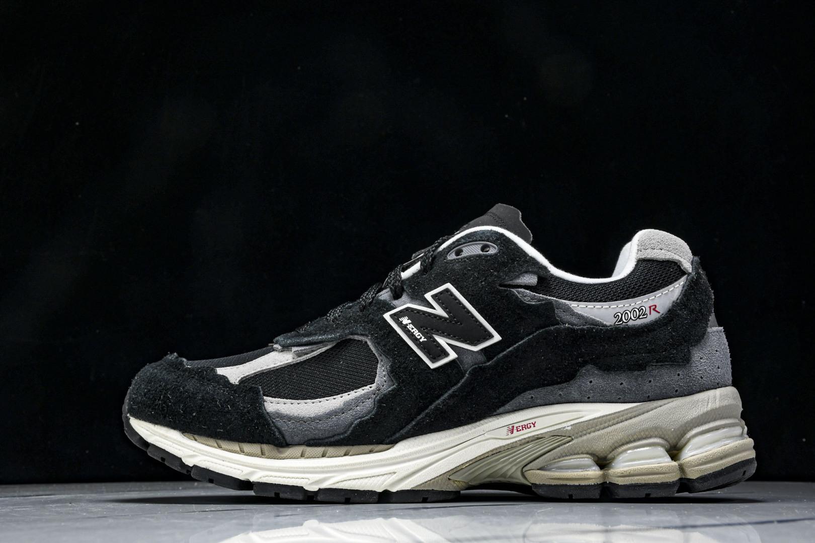 뉴발란스 NB 2002R 스니커즈 (해외배송)