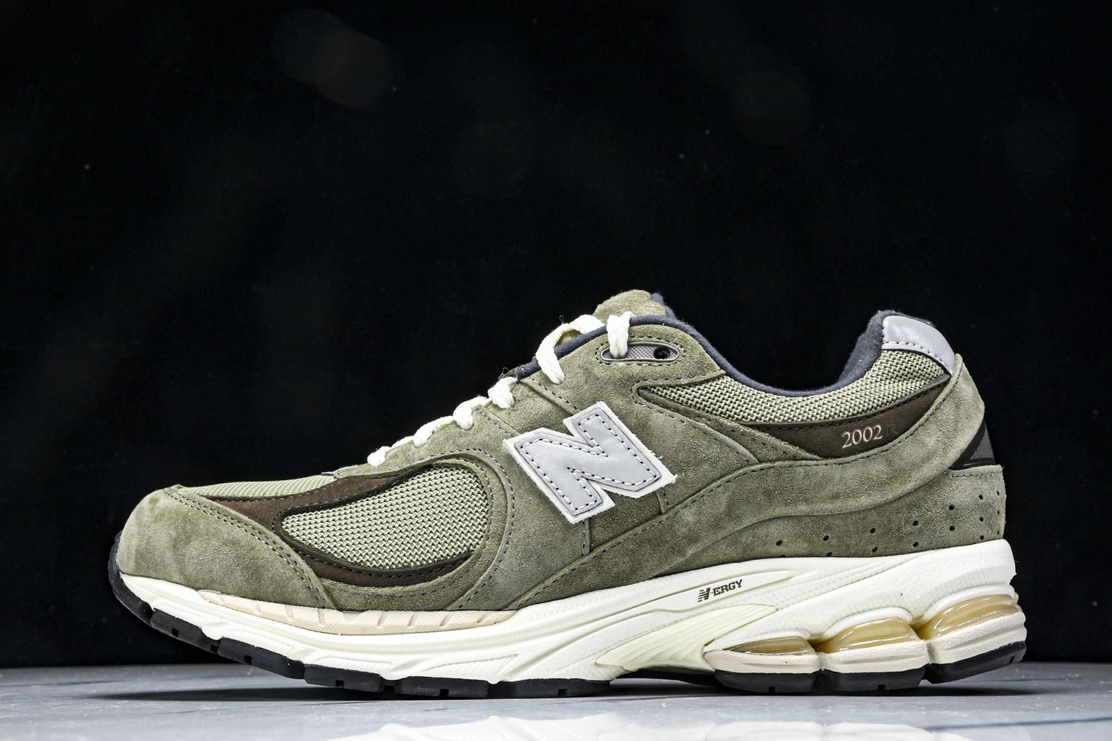 뉴발란스 NB 2002R 스니커즈 (해외배송)