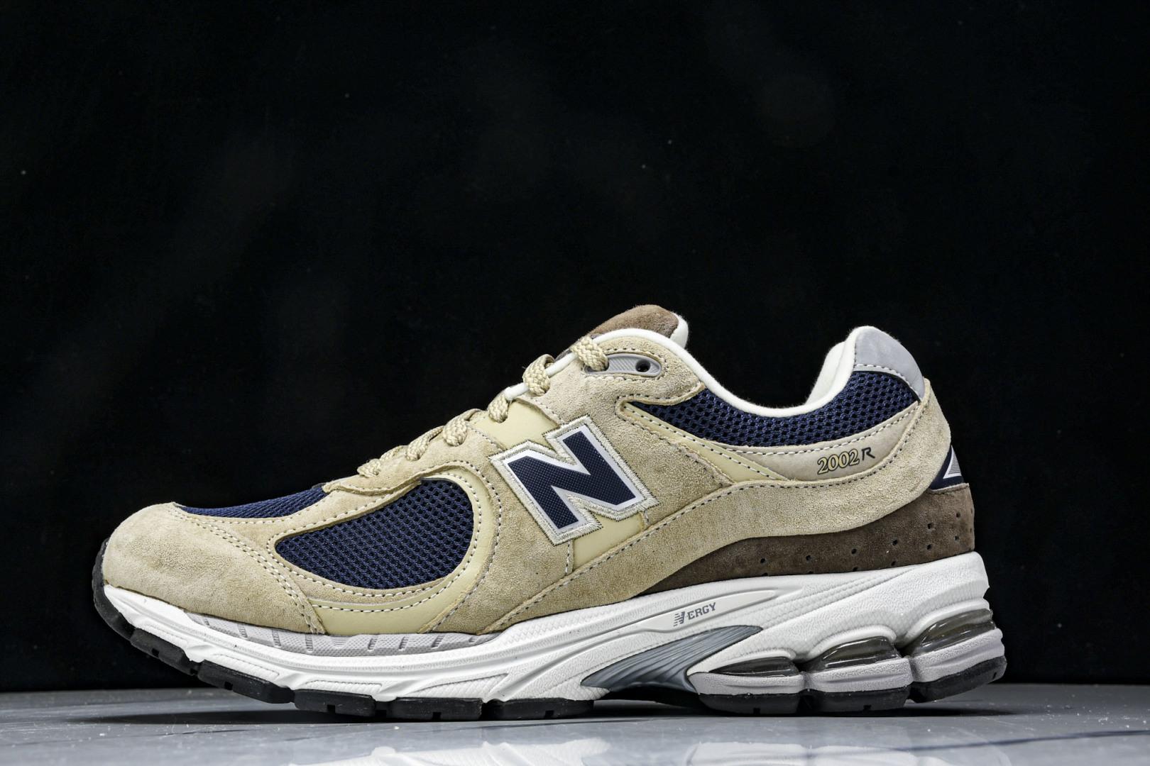 뉴발란스 NB 2002R 스니커즈 (해외배송)