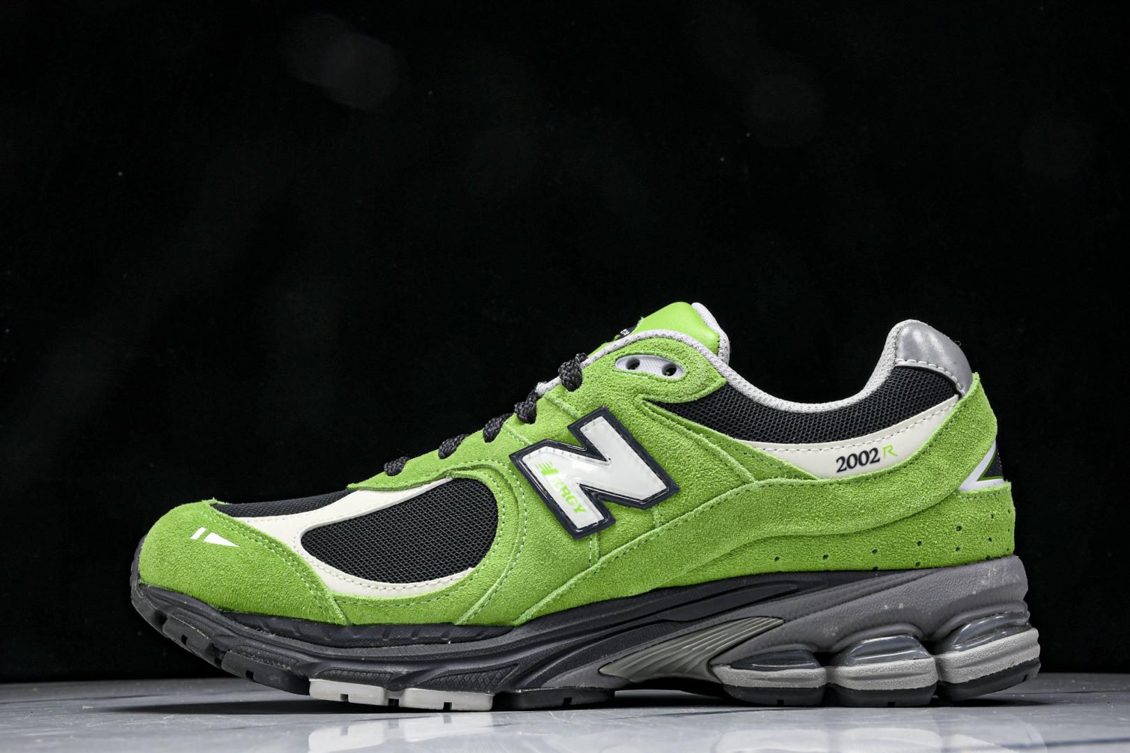 뉴발란스 NB 2002R 스니커즈 (해외배송)