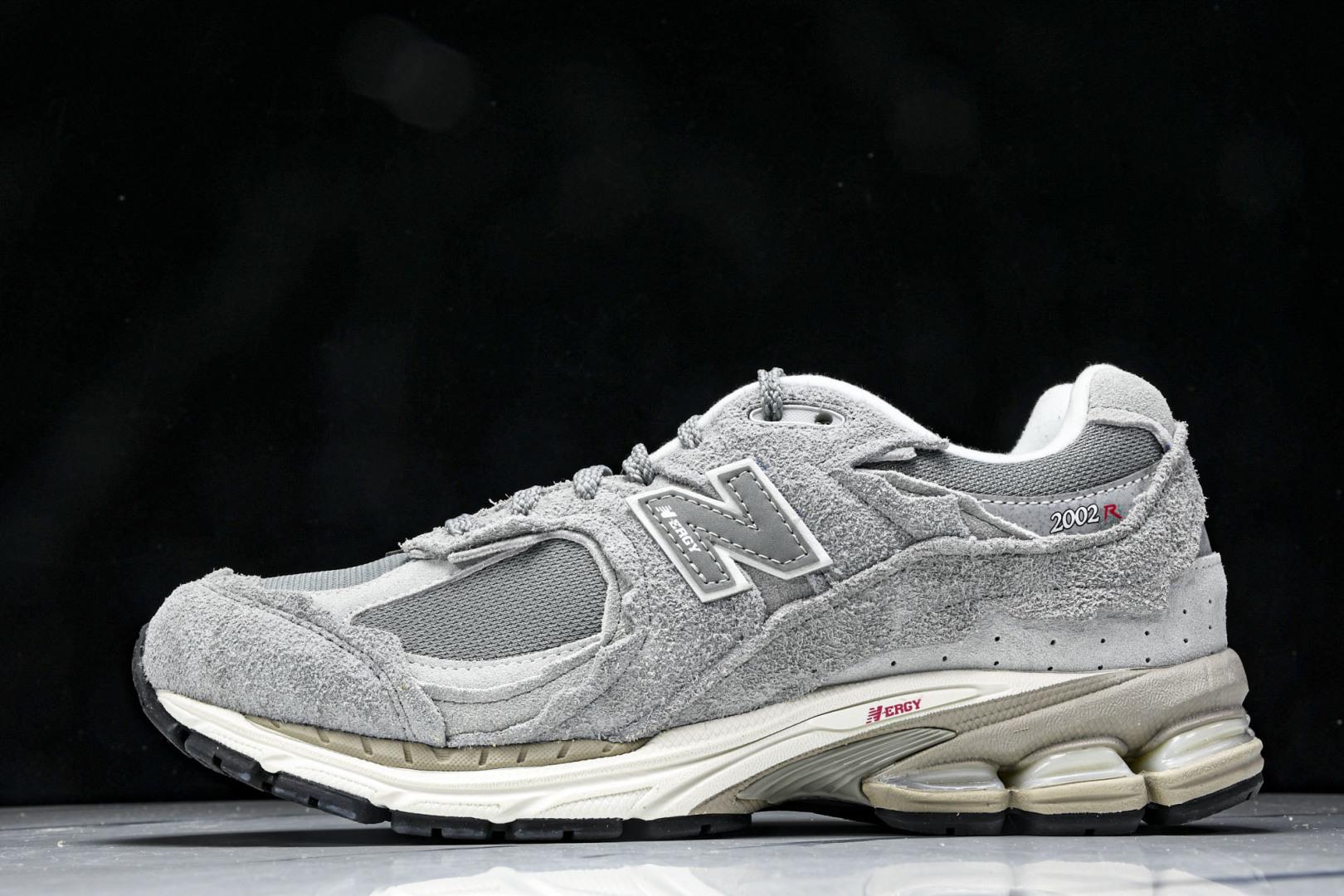 뉴발란스 NB 2002R 스니커즈 (해외배송)