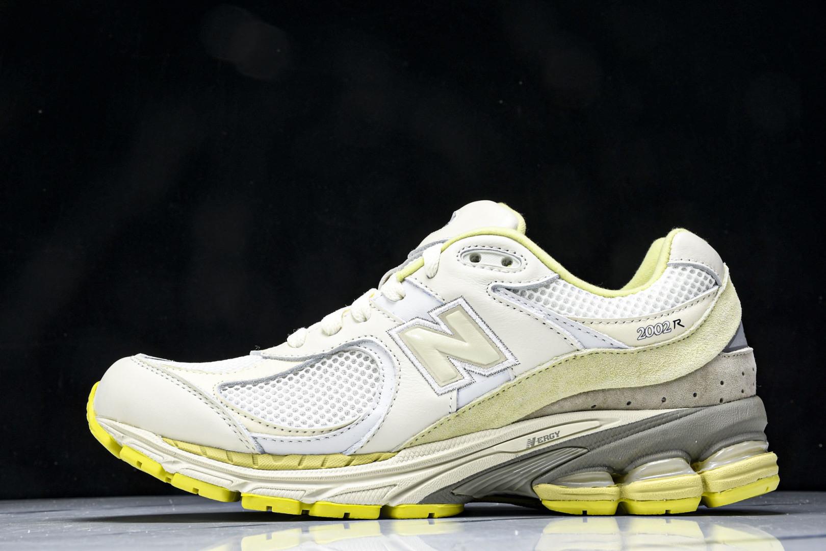 뉴발란스 NB 2002R 스니커즈 (해외배송)