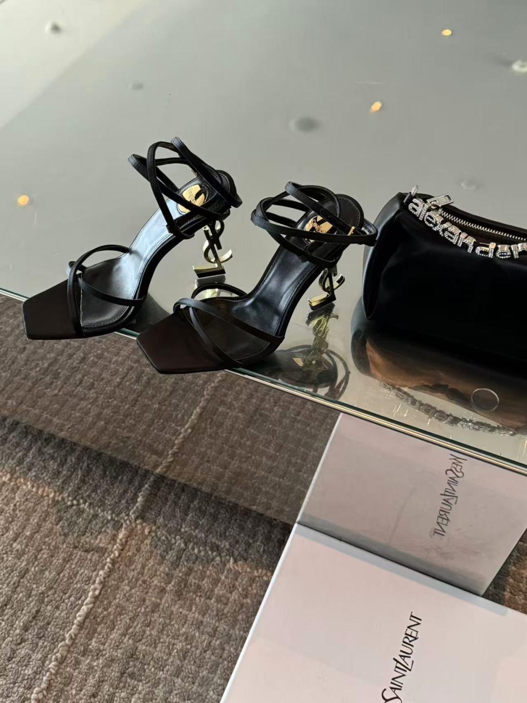 입생로랑 YSL 힐 스트랩 하이힐 샌들 (해외배송)