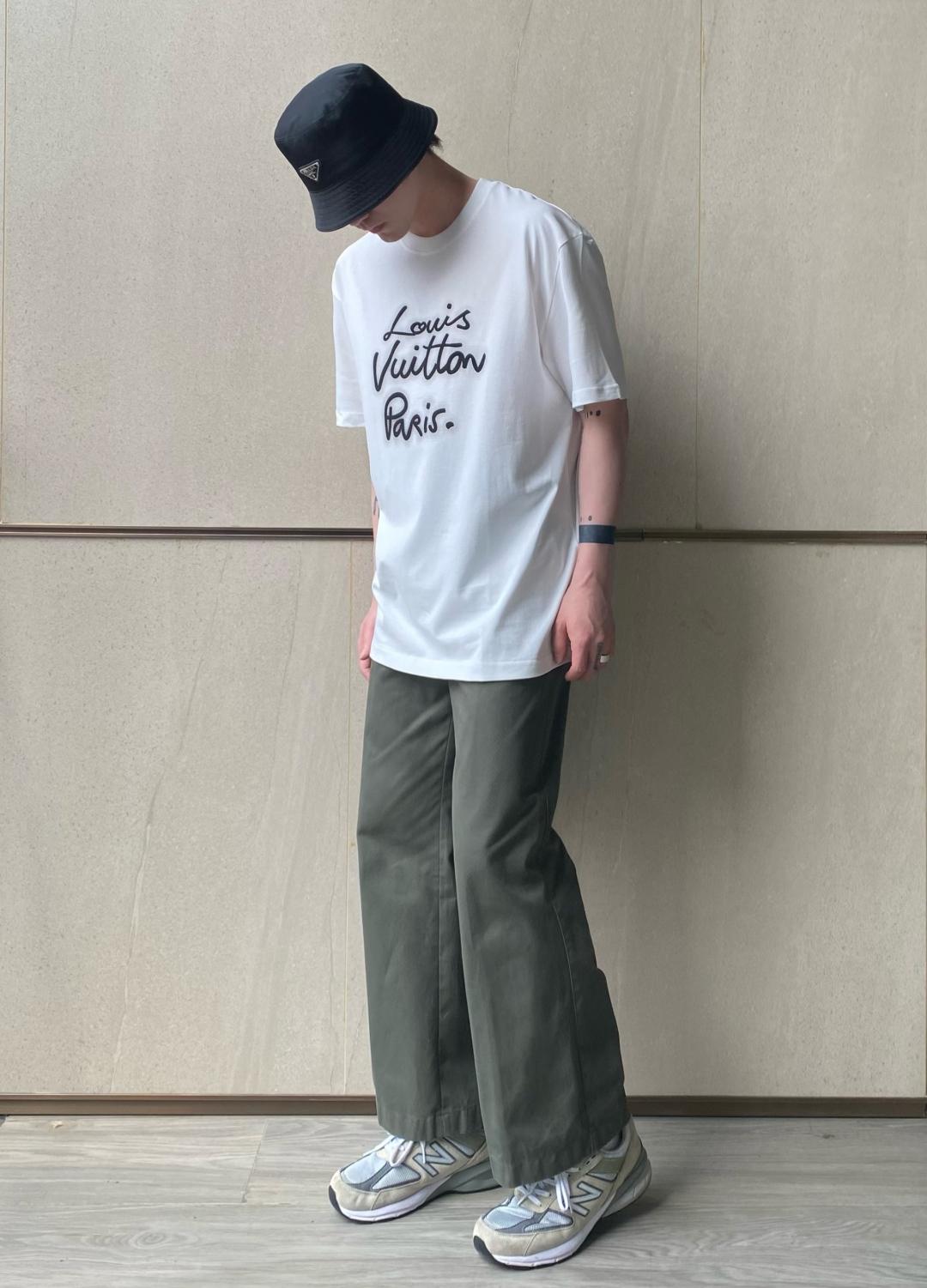 루이비통 라운드넥 반팔 (해외배송)