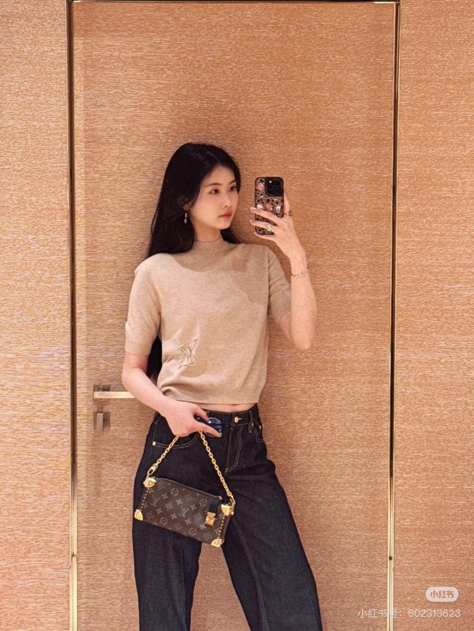 루이비통 25FW 레터 스팽글 로고 울 반팔 (정품급 해외배송)